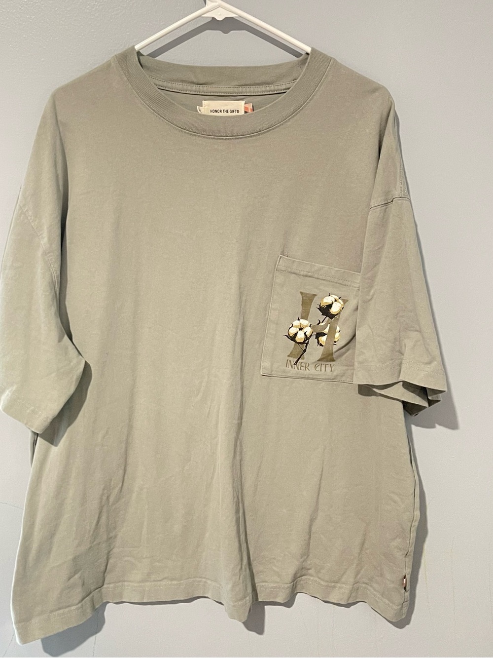 Honor the gift | Mens XL  Cotton Pocket T-Shirt - Sage Green